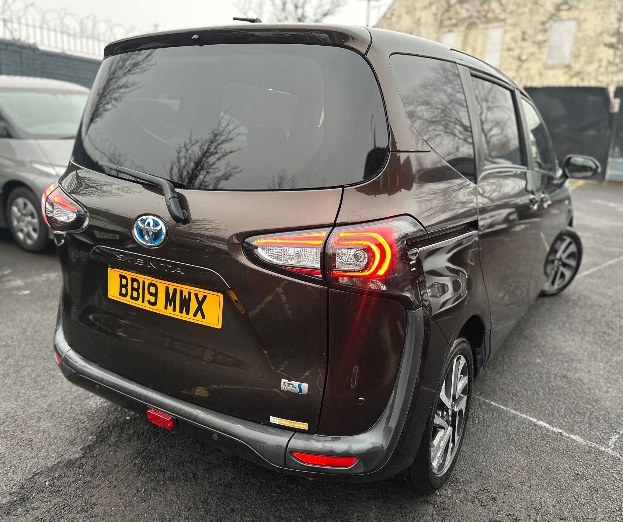 Toyota Sienta - 1.5 Hybrid 7 Seats VVhT CVT Image